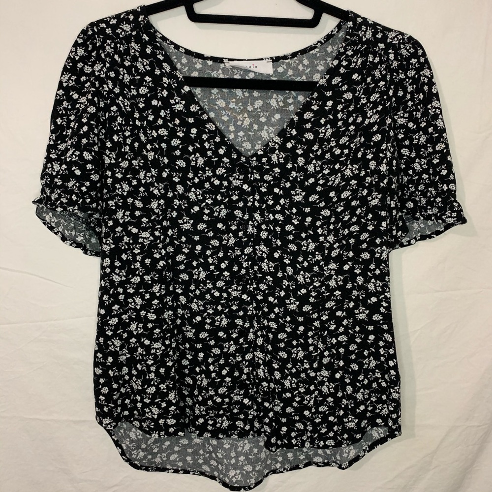 Elodie V-Neck Button Down Blouse Flowers Trendy